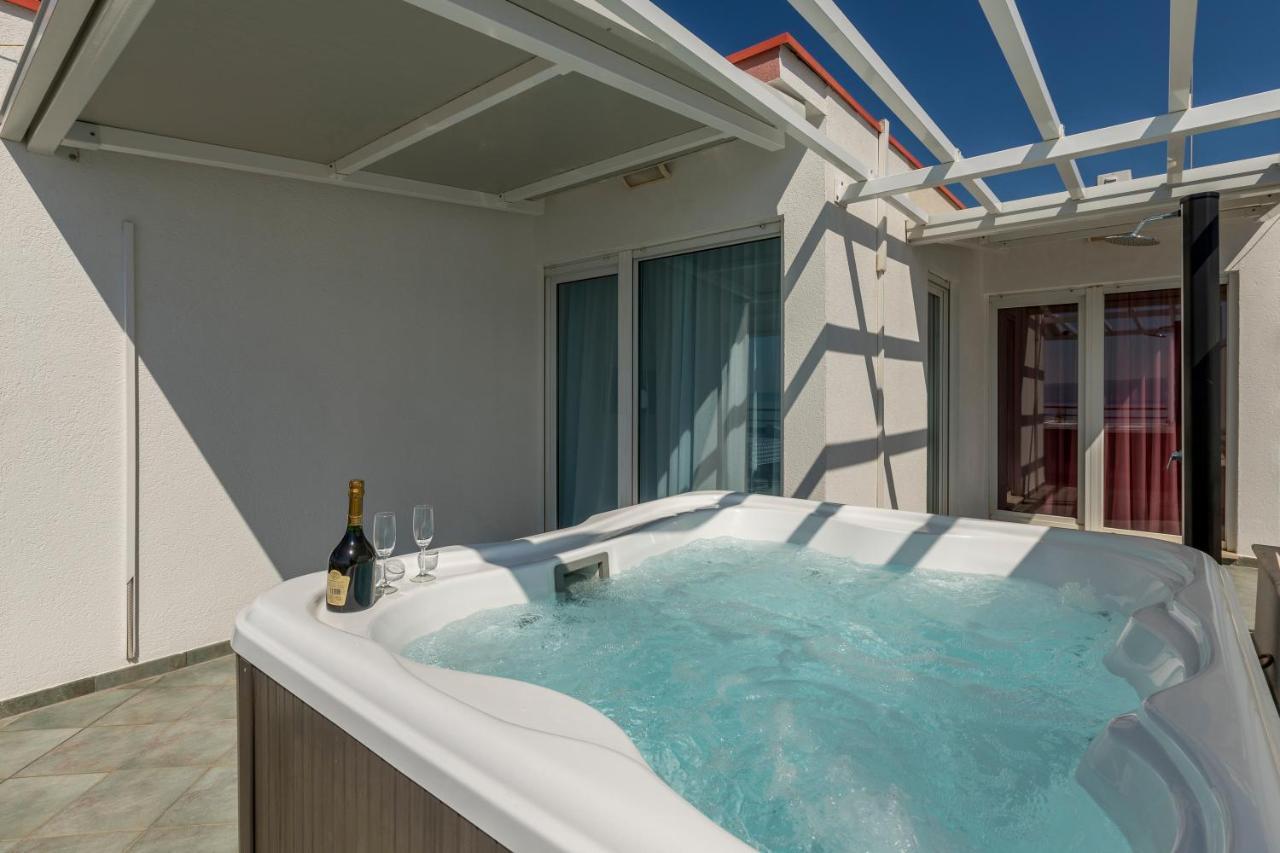 Seaside Penthouse With Hot Tub Sky Living Split Exterior foto