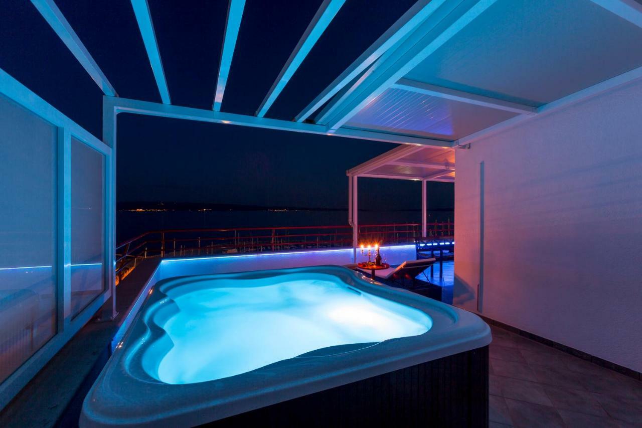 Seaside Penthouse With Hot Tub Sky Living Split Exterior foto